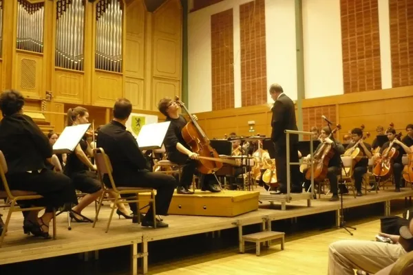 Elgar cello concerto with Zugló Phiéharmonic Orchestra - Conductor Kálmán Zaborszky