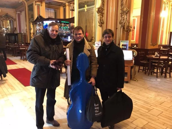 With two good friends : With Matthias Dulack loan of my cello and Péter Dobszay conductor,